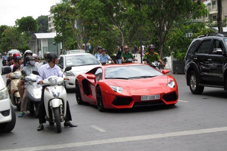 Sieu xe tien ty Lamborghini Aventador lan banh tren pho Viet-Hinh-8